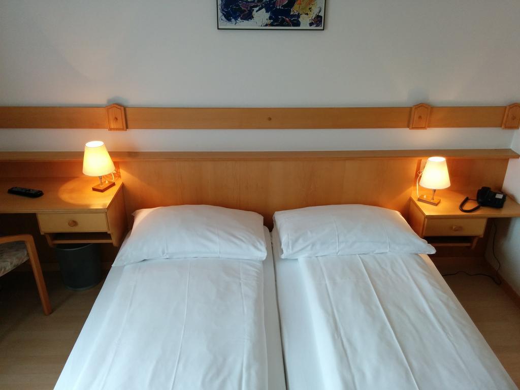 Hotel Terminus Samedan Room photo