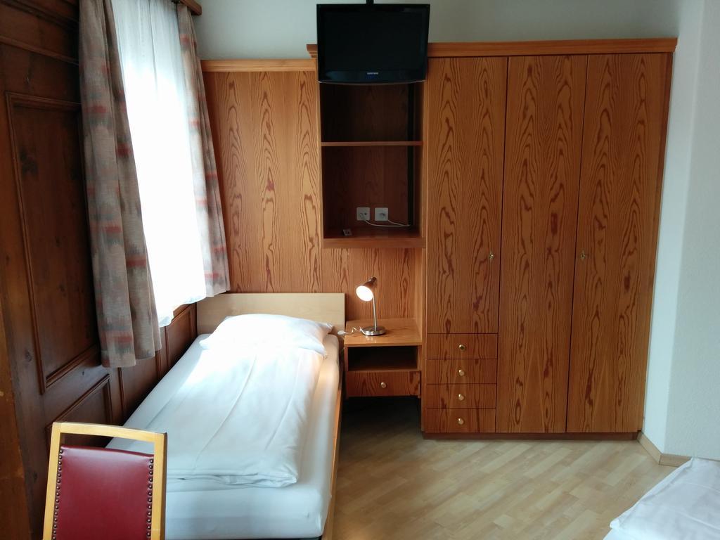 Hotel Terminus Samedan Room photo